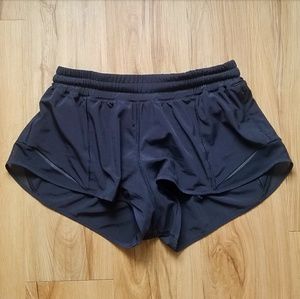 Lululemon Hotty Hot Short II 2.5"